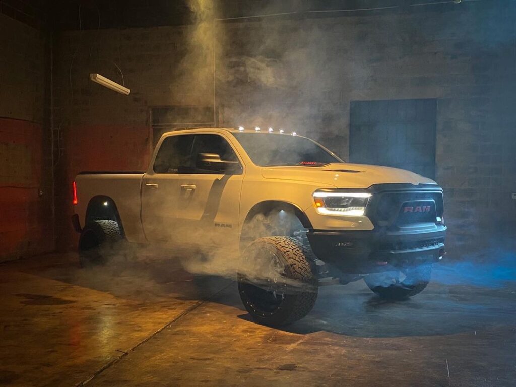 2019 ram 1500 cab lights